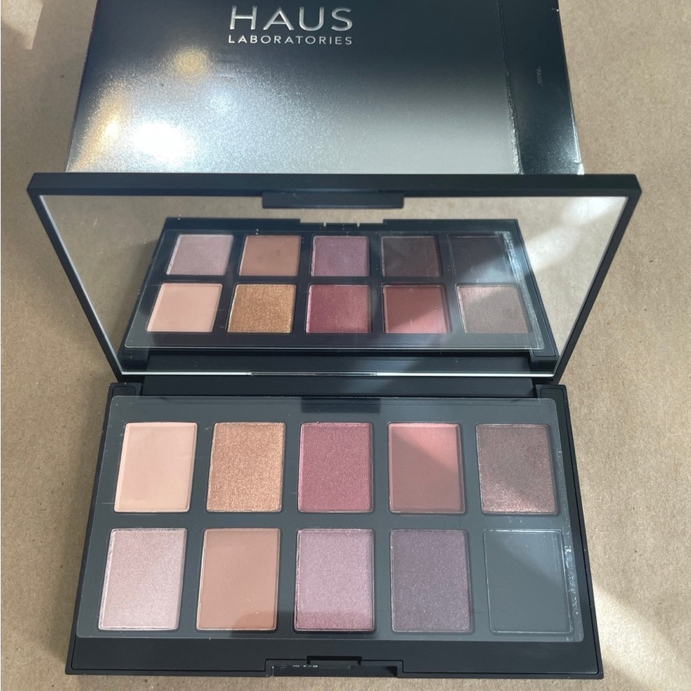 Haus Eyeshadow fame Palette with Mirror
